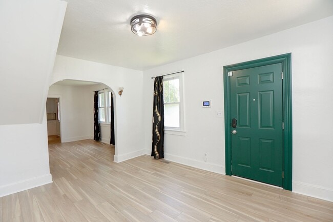Building Photo - 768 Mayfield Ave
