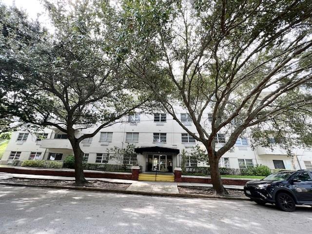 Building Photo - 406 W Azeele St