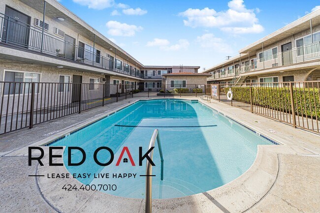 Foto del edificio - 8040 Reseda Blvd