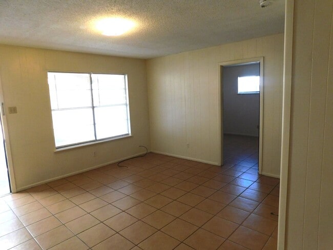 Building Photo - 123 Catherine St