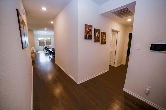 Foto del edificio - 103 Whirlway Ln