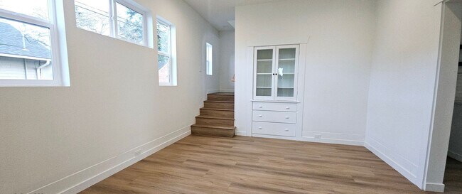 Building Photo - REDUCED! Recently Renovated 2 Story Tacoma...