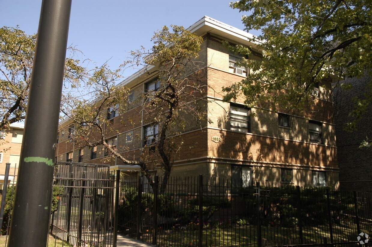 Primary Photo - 1652-1660 W Pratt Blvd