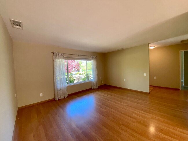 Building Photo - Hartz Property Management Presents: Rossmo...