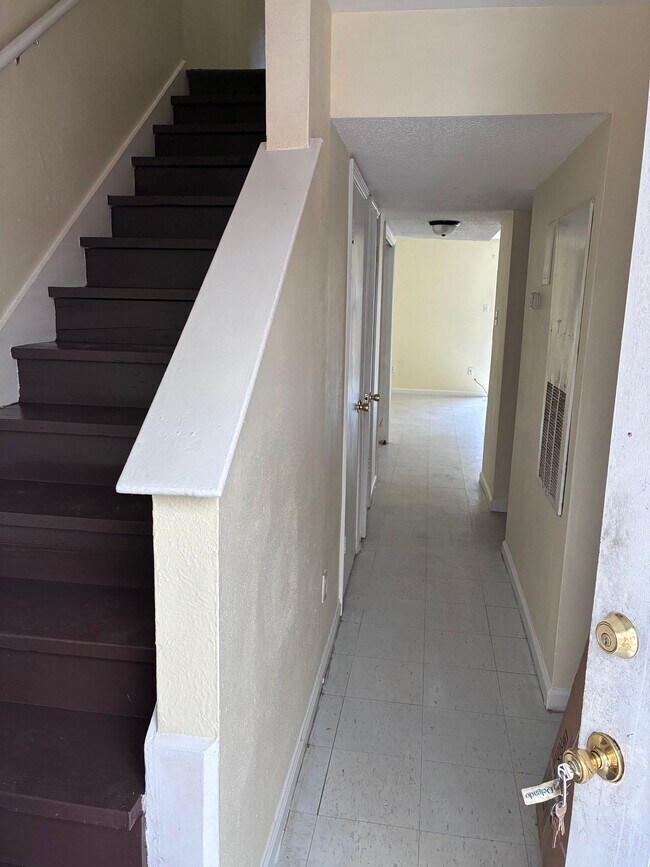 Building Photo - 2309 Giuffrias Ave