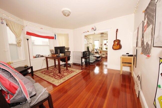 Foto del edificio - 29 Justin Rd