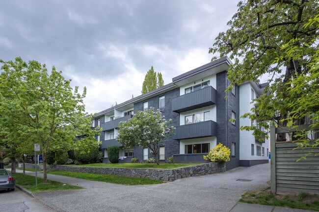 Photo du bâtiment - 2225 W 8th Ave