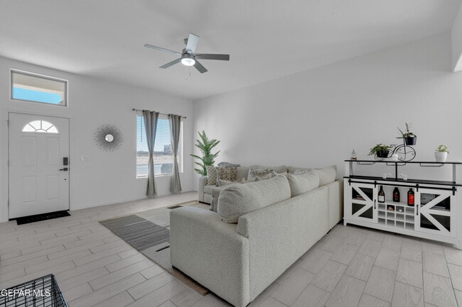 Building Photo - 805 P.º Tranquilo Pl