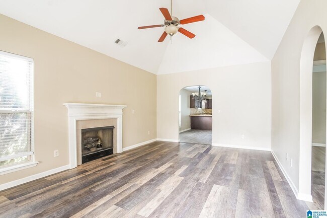 Foto del edificio - 568 Fox Run Cir