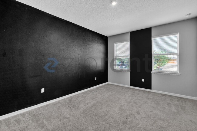 Building Photo - Unit