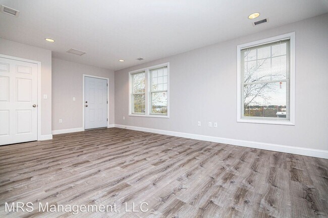 Building Photo - 114 Sylvan St