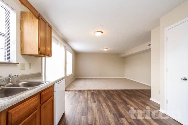 Building Photo - 5926 Bowie Ln