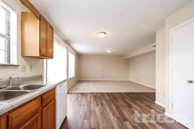 Foto del edificio - 5926 Bowie Ln