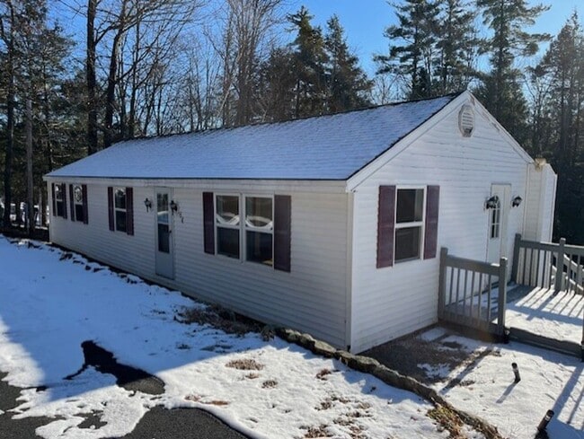 Building Photo - Electricity included!  3 Bedroom Home with...