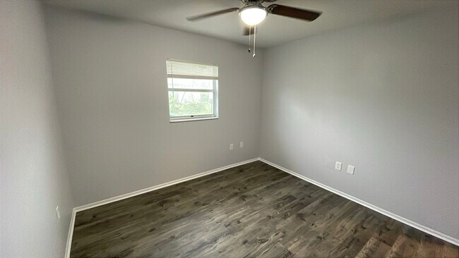 Building Photo - 3041 Hoban Ave
