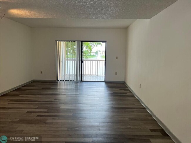 Foto del edificio - 5200 NW 31st Ave