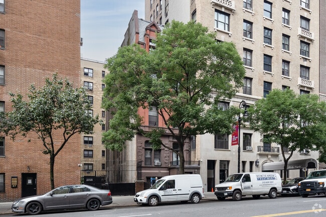 Building Photo - 72 E 86th St