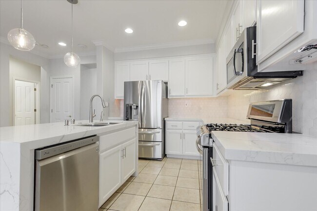 Building Photo - 946 Mouton Cir