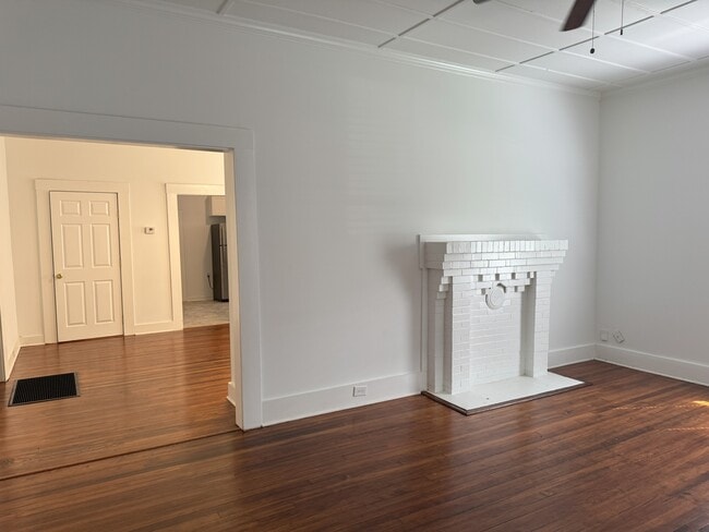 Foto del edificio - 303 S Yadkin Ave