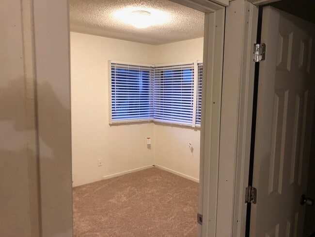 Building Photo - 2017 Gibson Rd