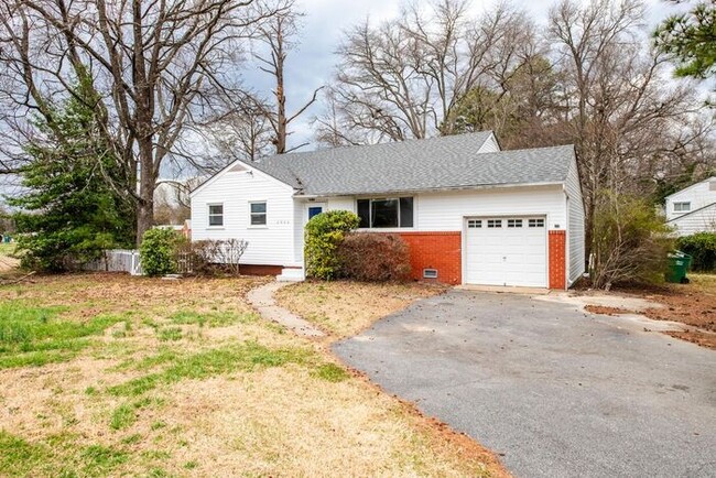 Foto del edificio - Newly remodeled 3/2 with garage and fenced...