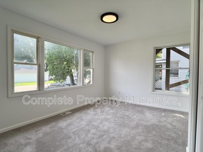 Foto del edificio - 247 E Fremont St