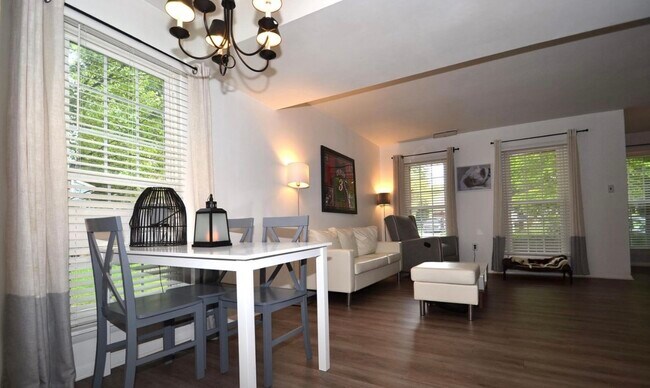 Foto del edificio - 6485 Heatherfield Way