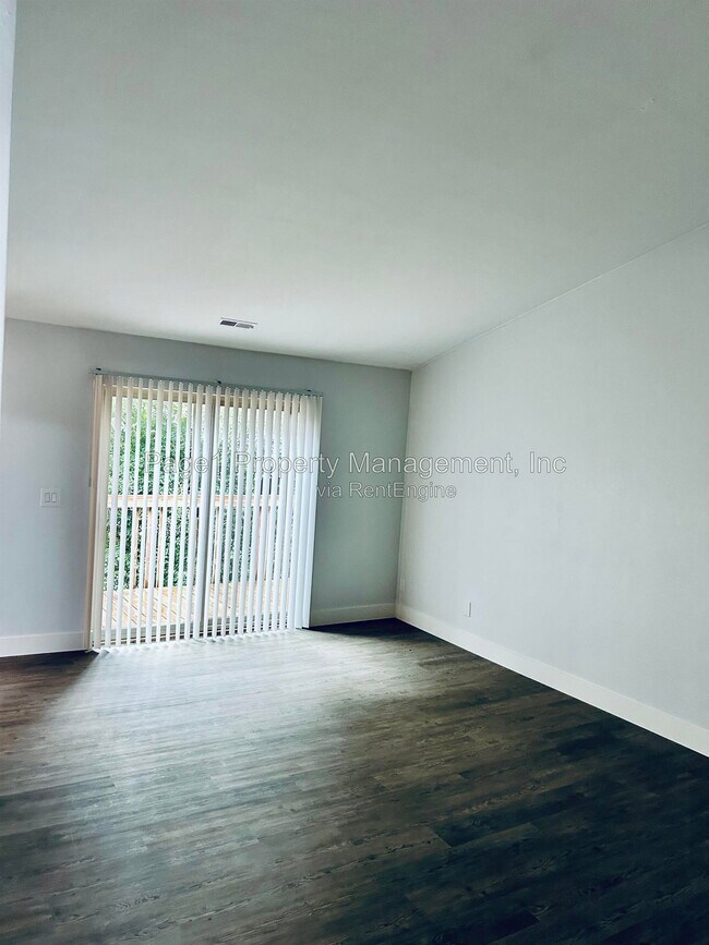 Foto del edificio - 3809 Sage Dr