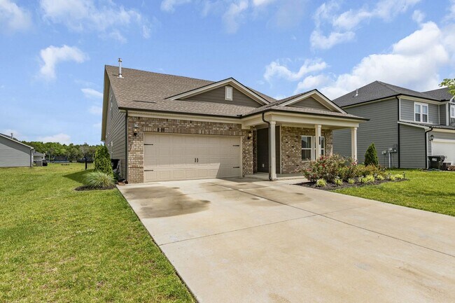 Building Photo - AVAILABLE NOW! Beautiful 5 Bedroom 3 Bath,...