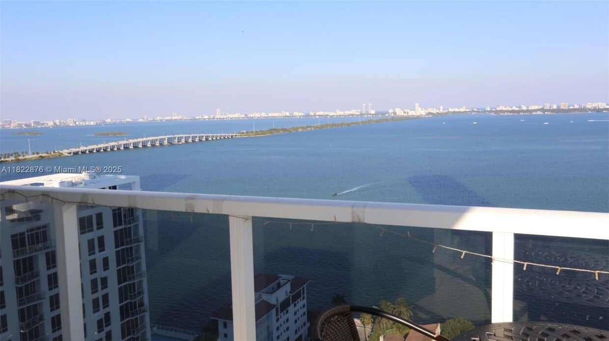 Primary Photo - 600 NE 36th St