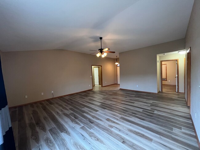 Building Photo - Open Floor plan with plenty of storage space!