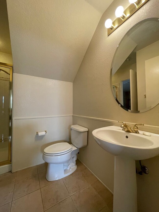 Foto del edificio - Large Two Story Home with Bonus Room, Cove...