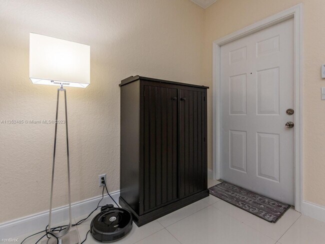Building Photo - 3 br, 2.5 bath House - 4214 Vineyard Cir