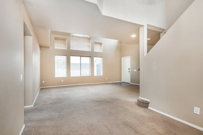 Foto del edificio - 250 W Juniper Ave