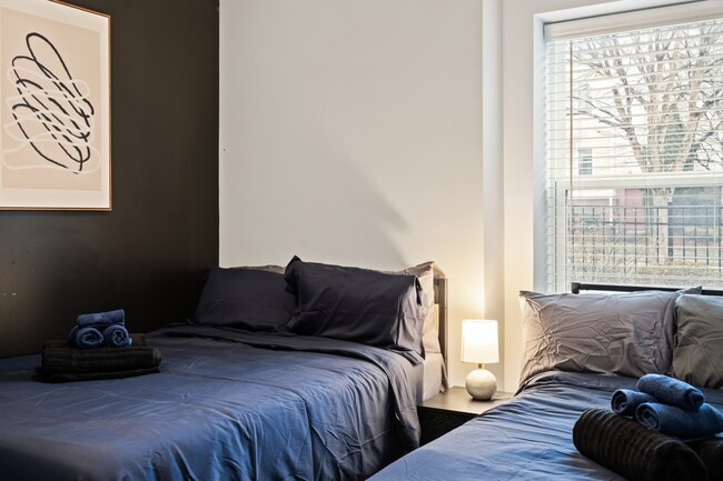 Foto del edificio - 2037 Statesville Ave