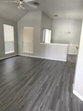 Building Photo - 208 Canterbury Dr