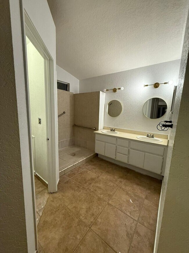 Building Photo - 30848 Bloomsbury Ln