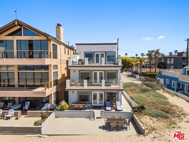 Building Photo - 6419 Ocean Front Walk