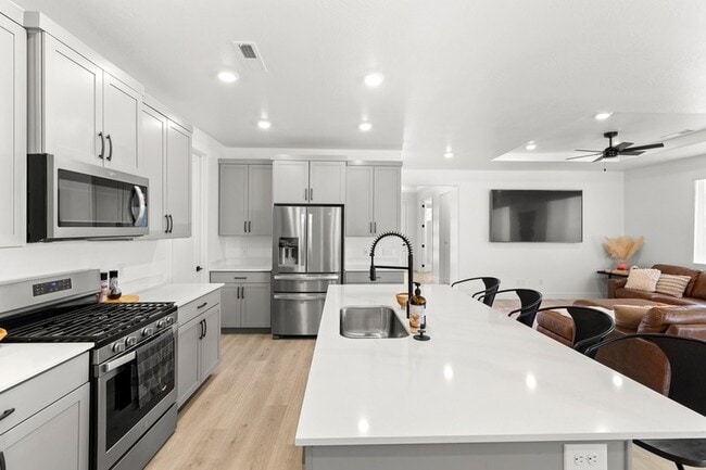 Building Photo - 752 W Cypress Umber Dr