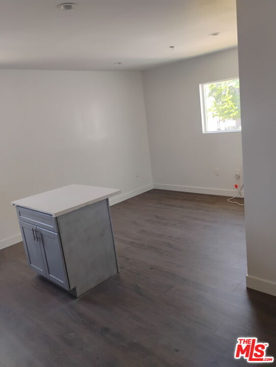 Foto del edificio - 13757 Vanowen St