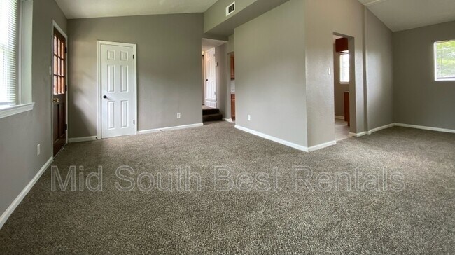 Photo - 818 Leacrest Ave House