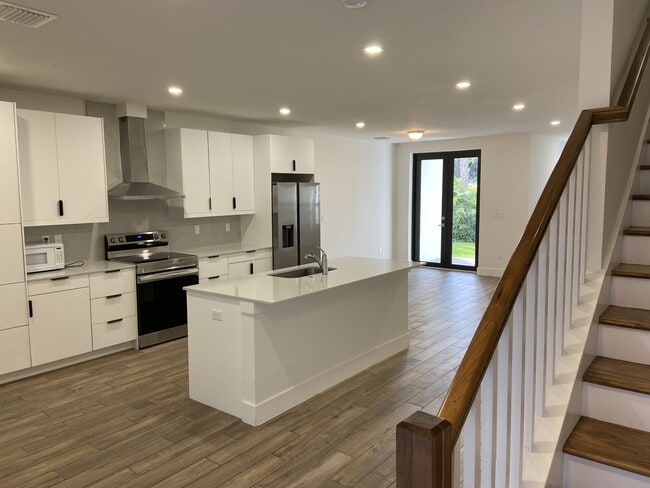 Building Photo - 401 Bella Sol Way