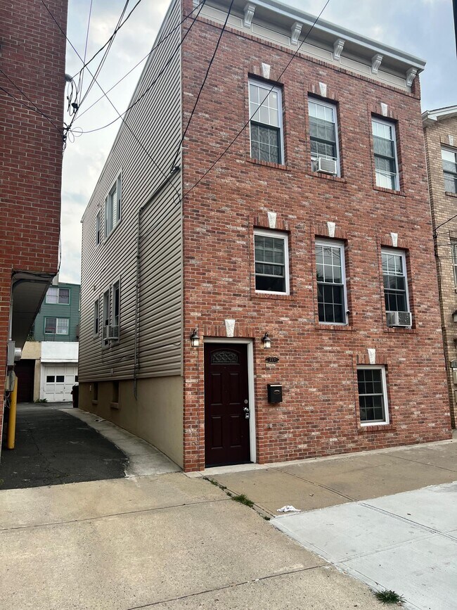 Building Photo - 217 South St