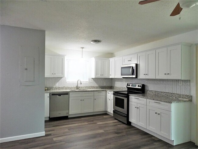 Foto del edificio - 22070 Flanagan Cir