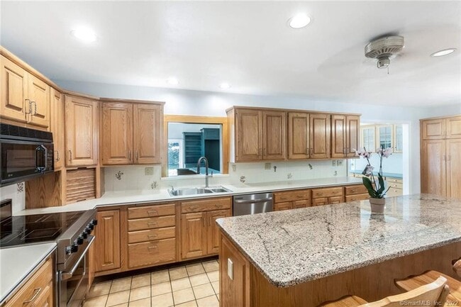 Foto del edificio - 143 Ponus Ave