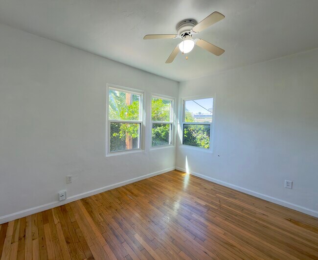 Foto del edificio - 4912 Dixie Dr