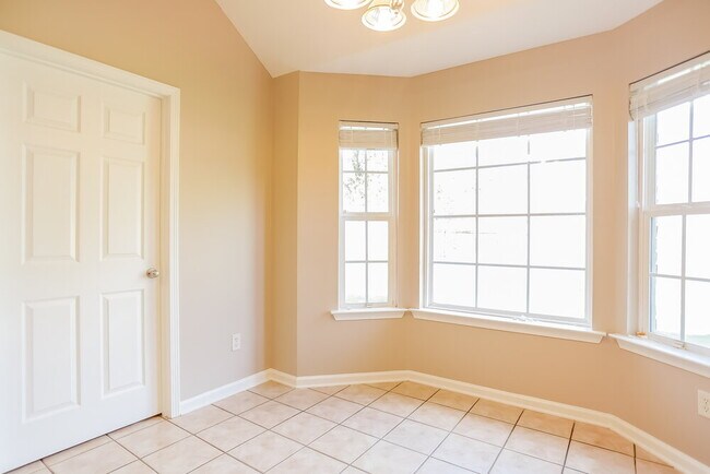 Foto del edificio - 4064 Sidlehill Dr