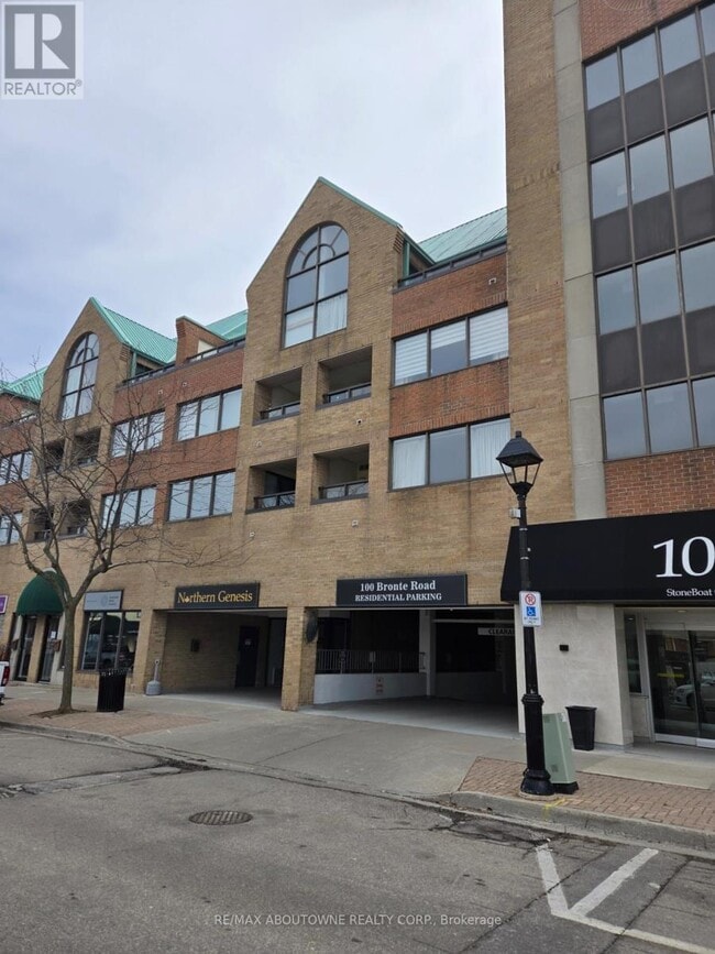 Building Photo - 100 Bronte Rd