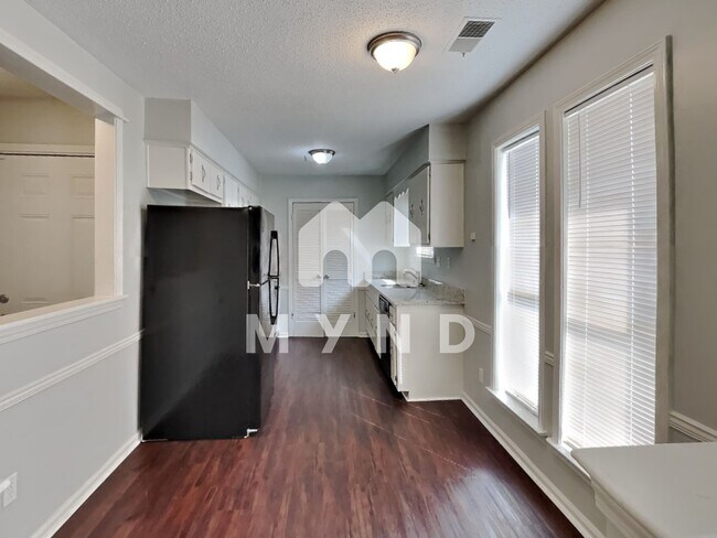 Foto del edificio - 5743 Woodbourne