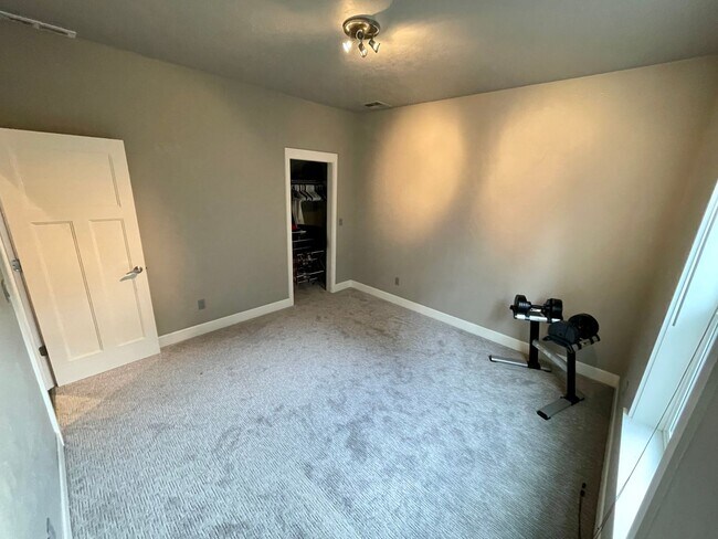 Photo - Modern 2 Bedroom, 2.5 Bathroom Bi-Level Du... House